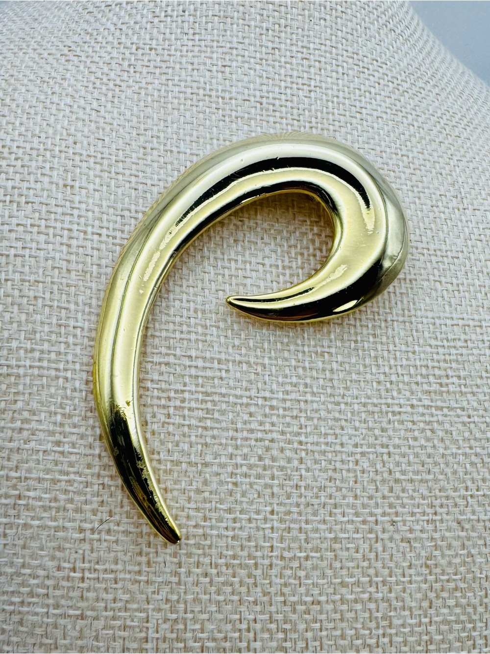 Gold Tone Fashion Swirl Pin Brooch